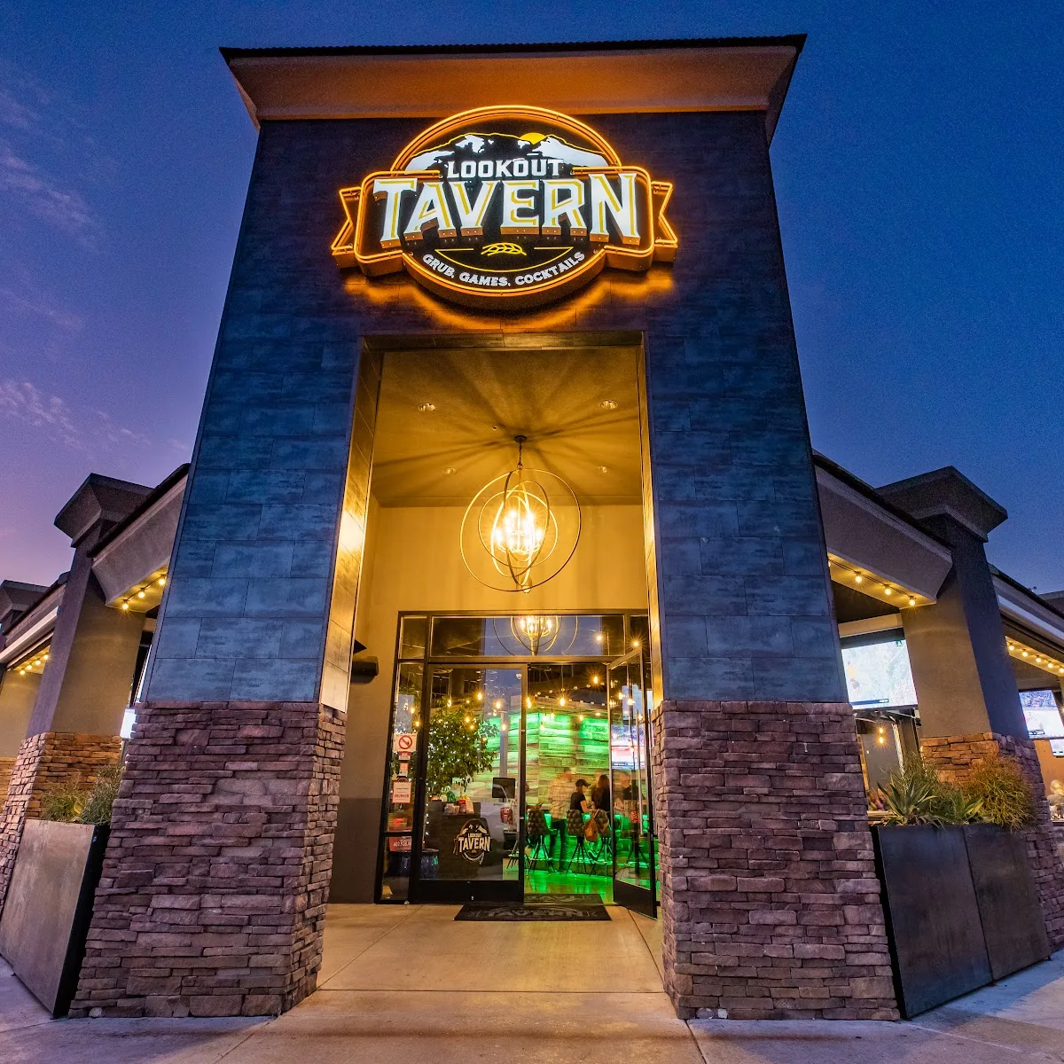 Lookout Tavern — 830 E Greenway Pkwy