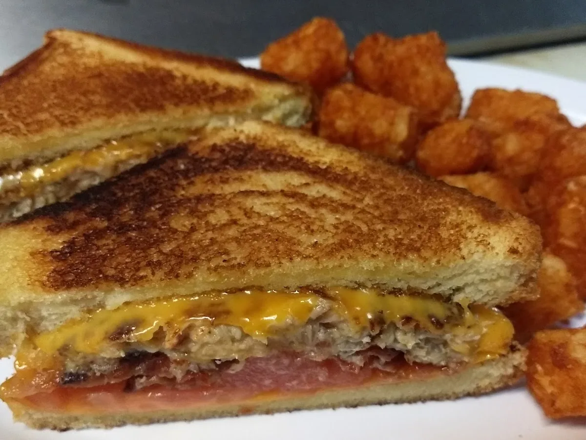 Breakers Sports Grille gallery 2