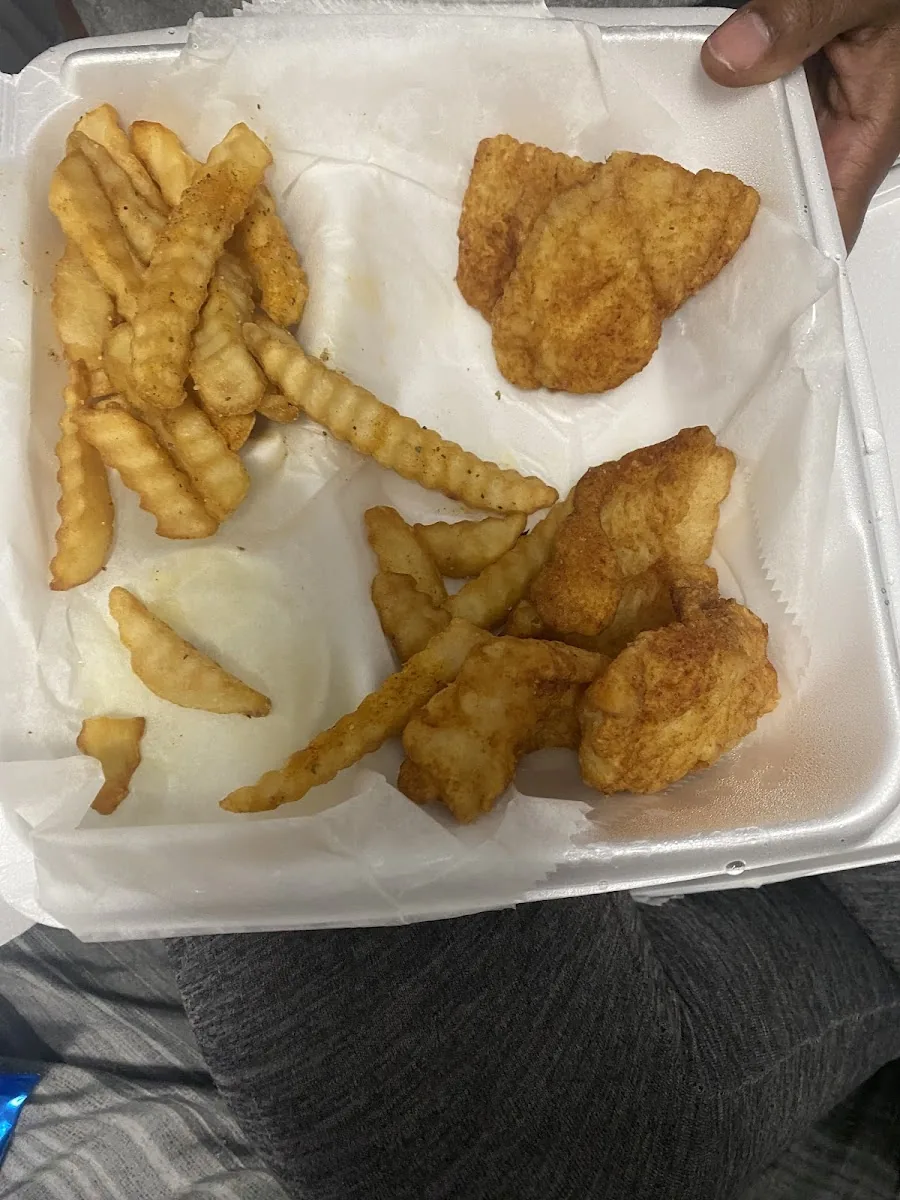 Breakers Sports Grille gallery 3