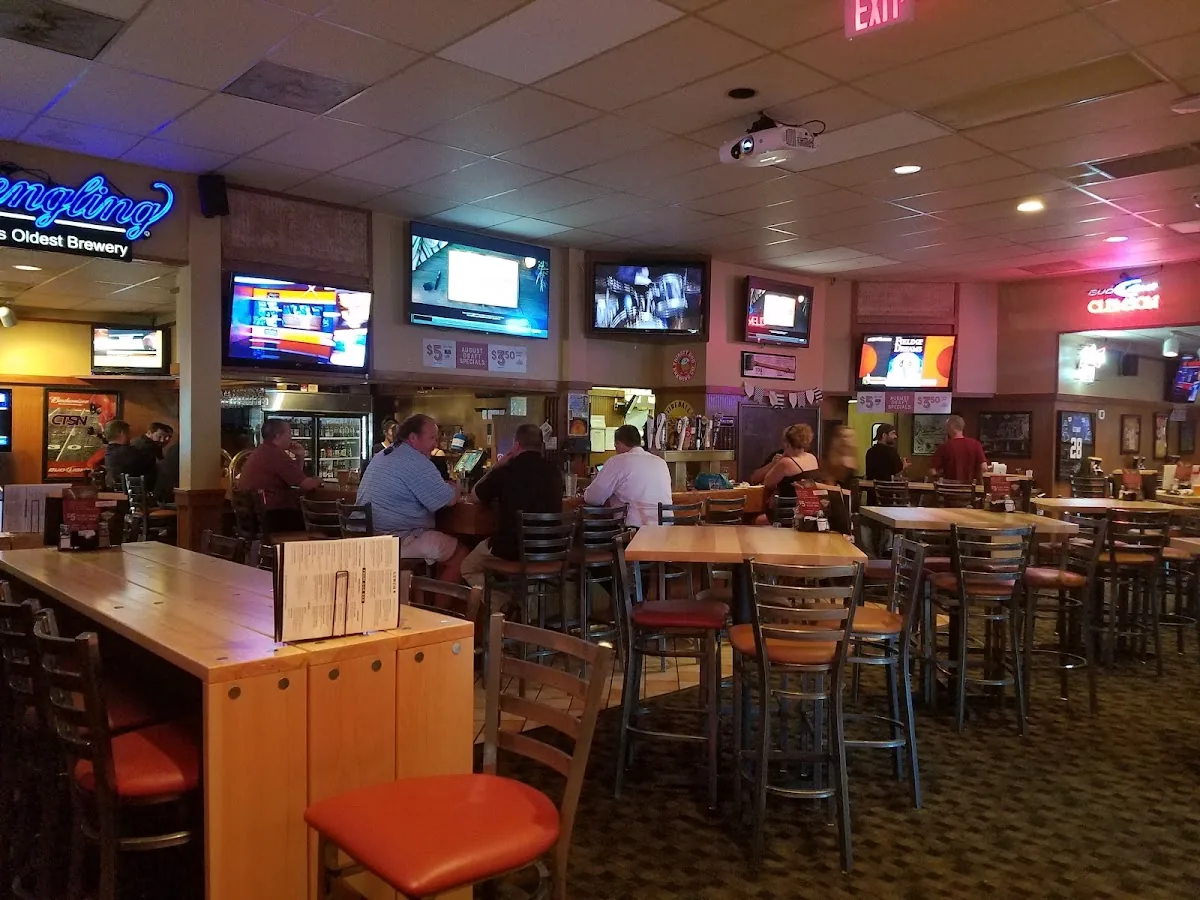 Bailey’s Sports Grille gallery 3