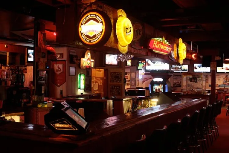 Kelly’s Sports Lounge gallery 2