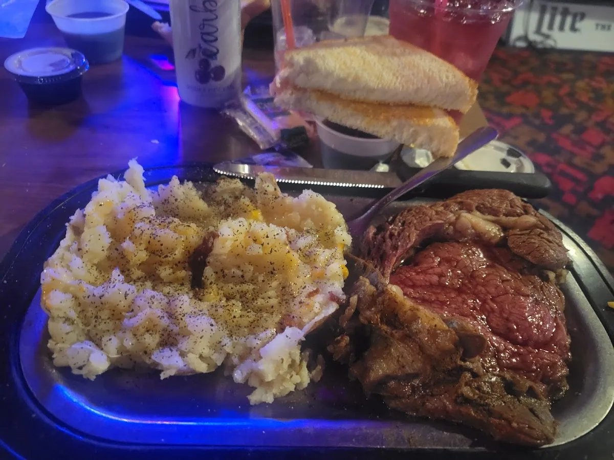 Kelly’s Sports Lounge gallery 3