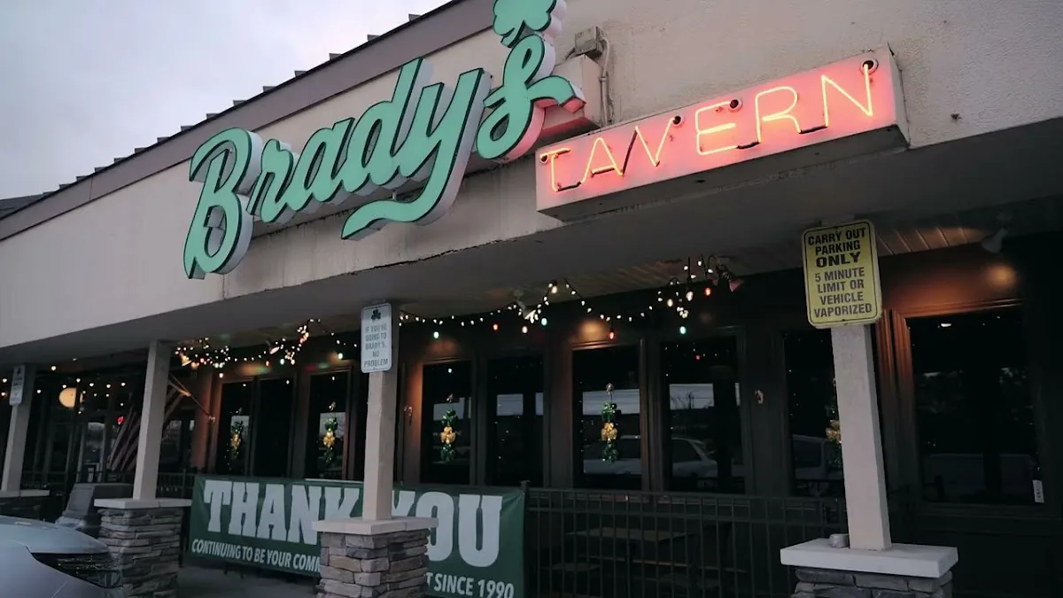 Brady’s Tavern gallery 2