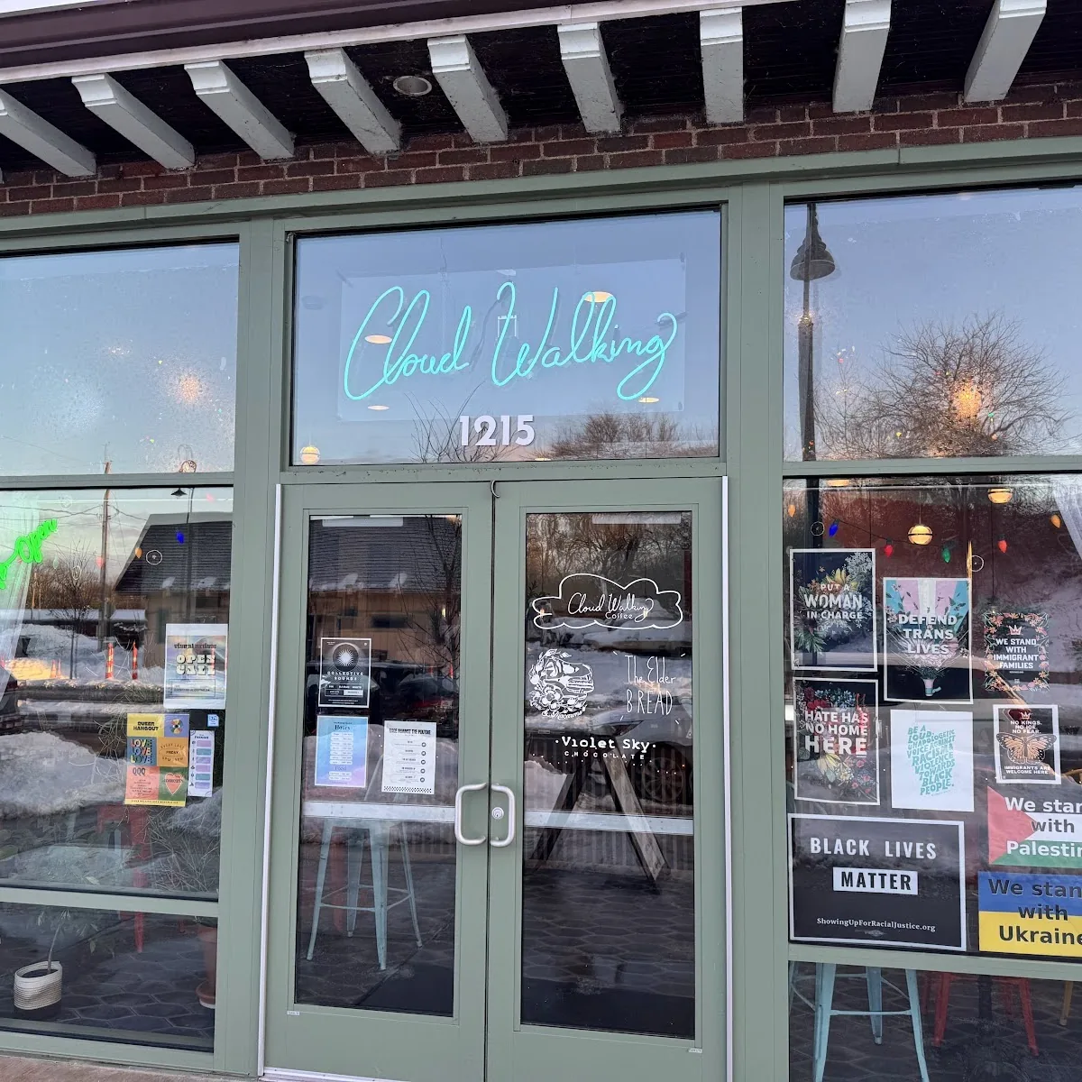 Between the Buns — 1720 Lincolnway West