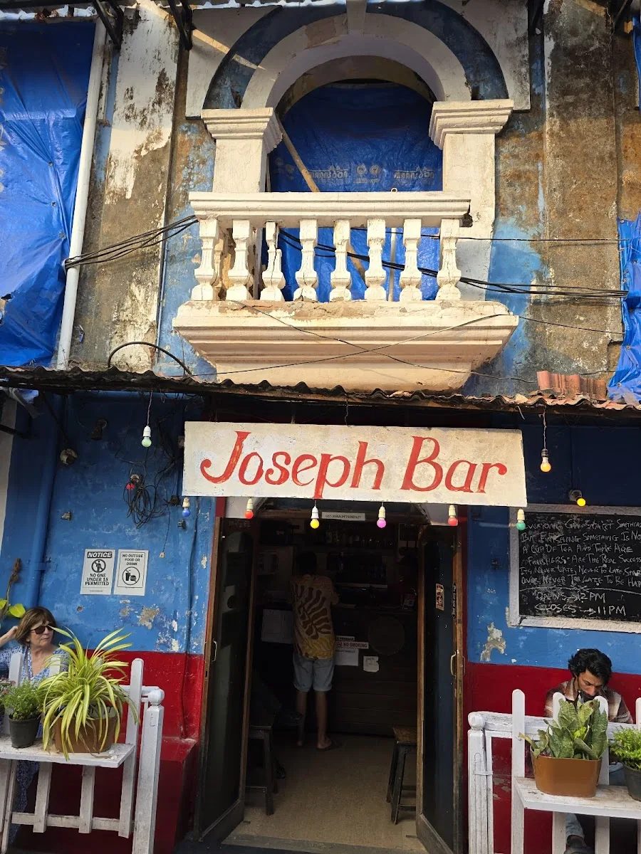 Joe’s Bar gallery 2