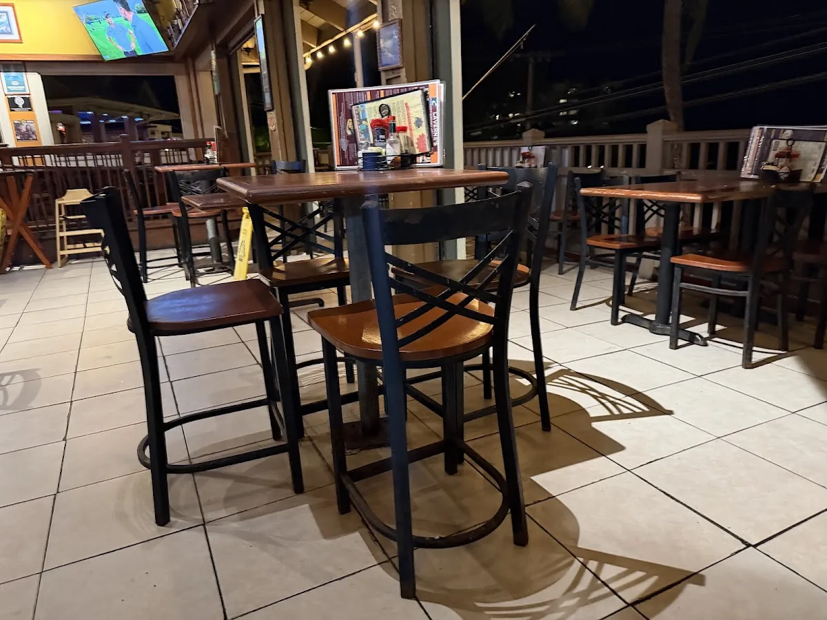 Humpy’s Big Island Alehouse gallery 3