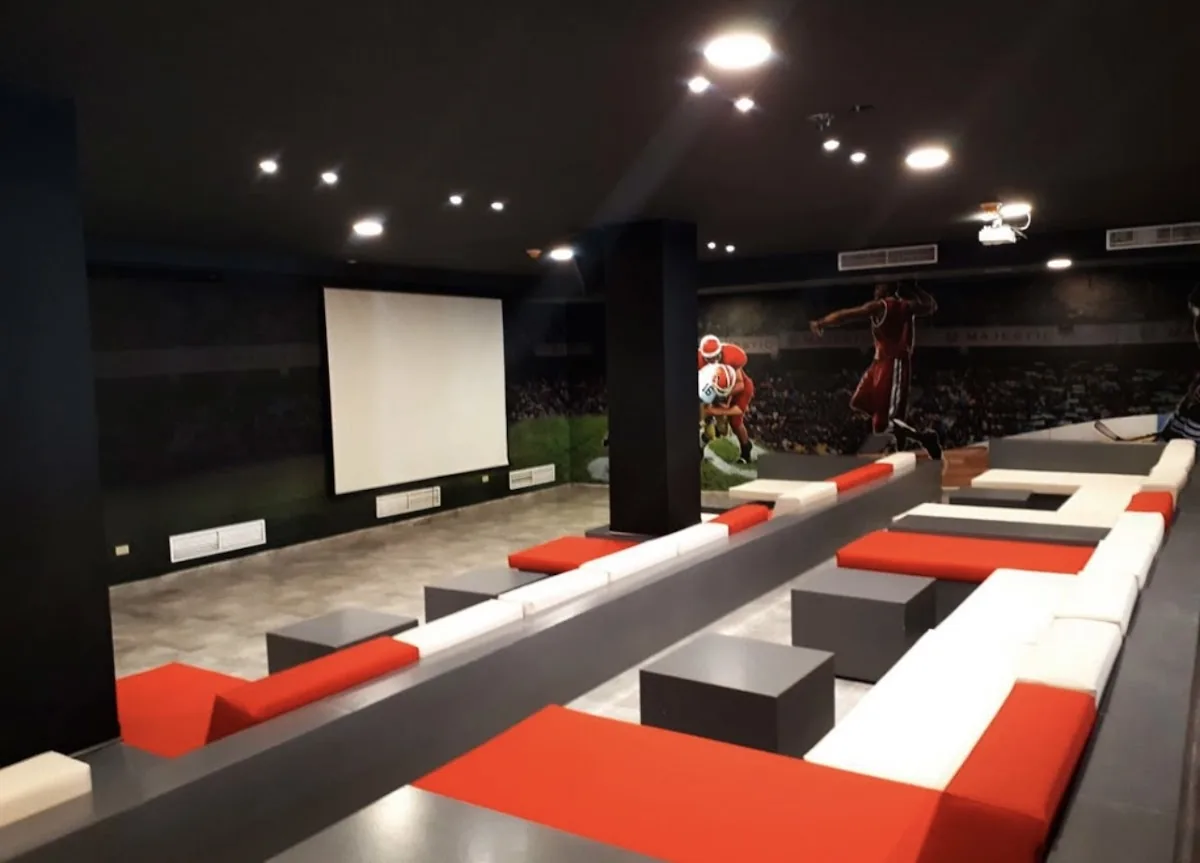 Legends Sports Bar gallery 3