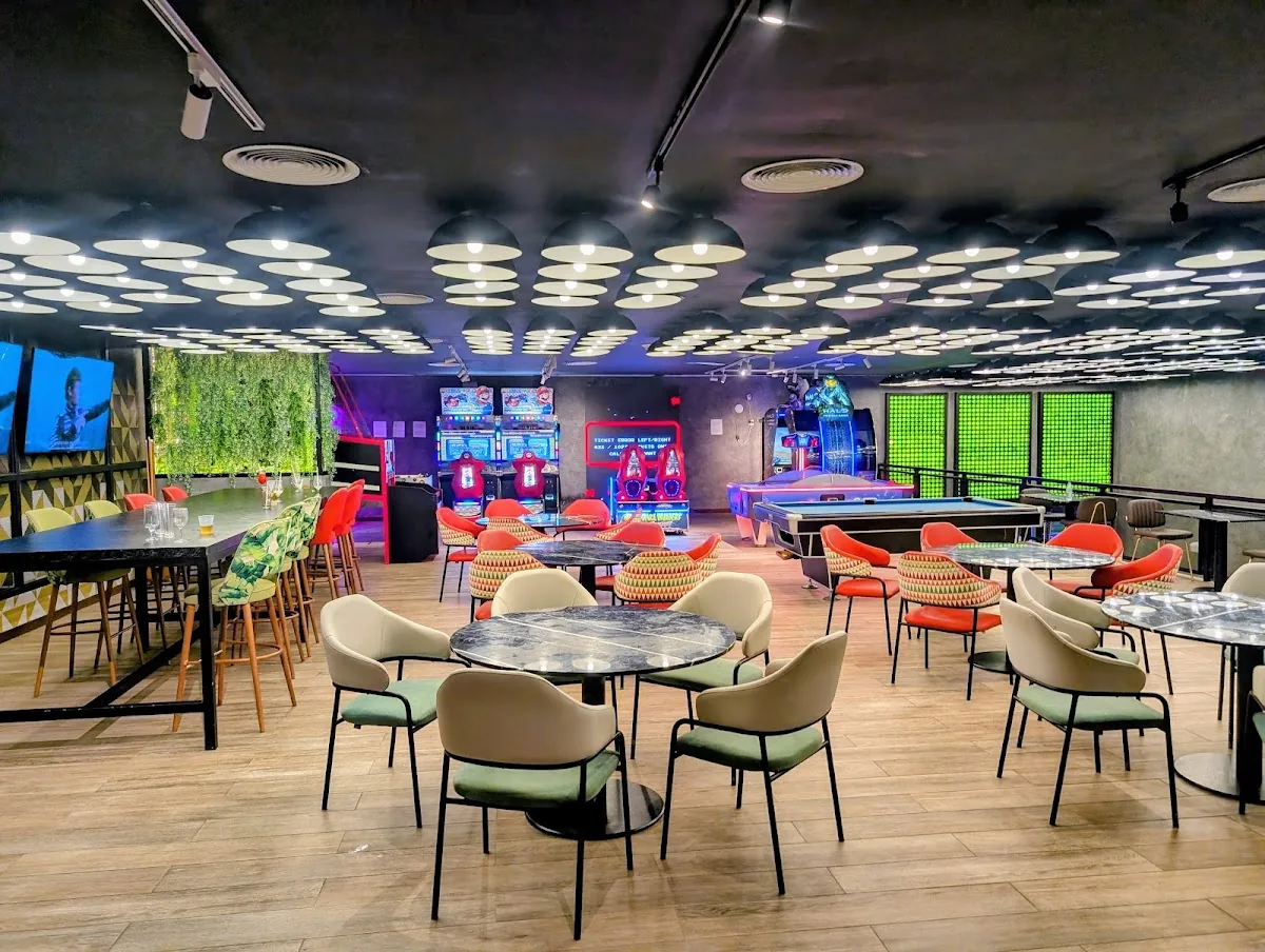 LATINOS SPORT BAR gallery 3