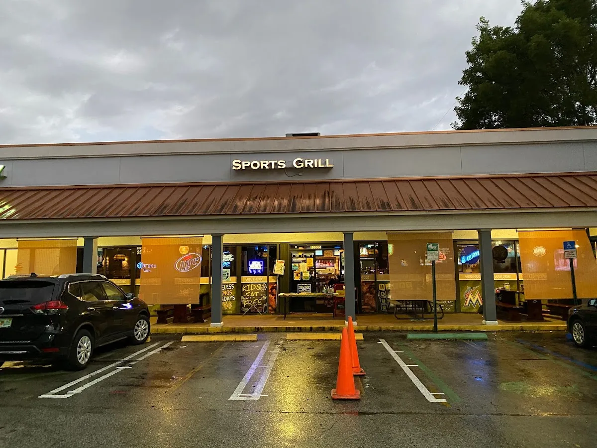 Sports Grill Sunset gallery 2