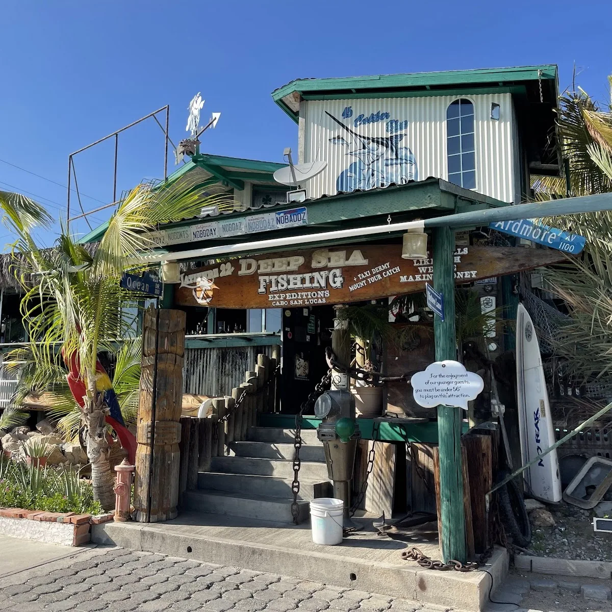 Lattitude 22+ Roadhouse Bar — 22 El Paraje, El Tezal, 23450 Cabo San Lucas, B.C.S., Mexico