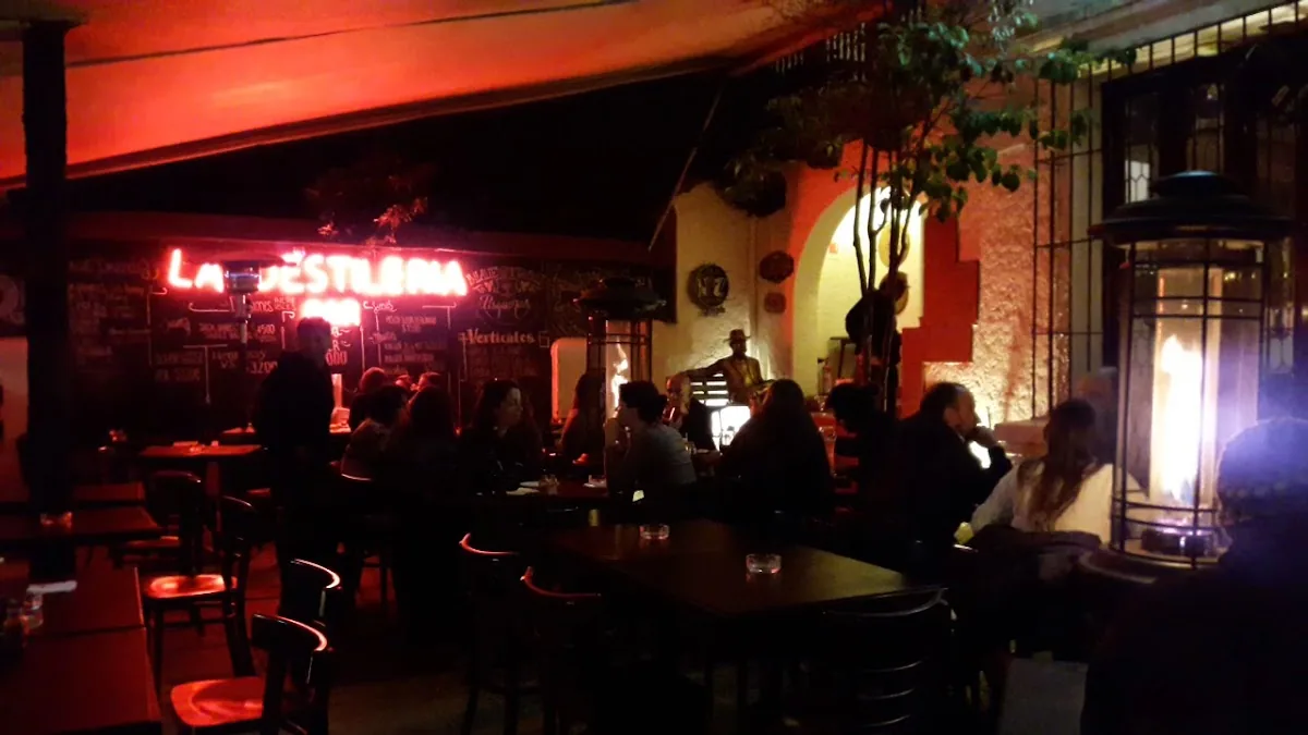 La Destilería Bar gallery 3