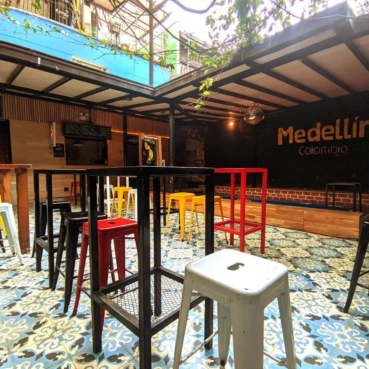 La Octava Bar — Cl. 8 #37a-49, El Poblado, Medellu00edn, El Poblado, Medellu00edn, Antioquia, Colombia