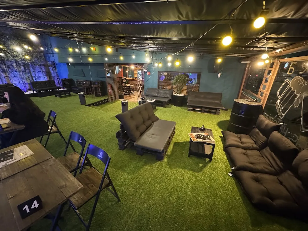 Gigg’s Bar gallery 2