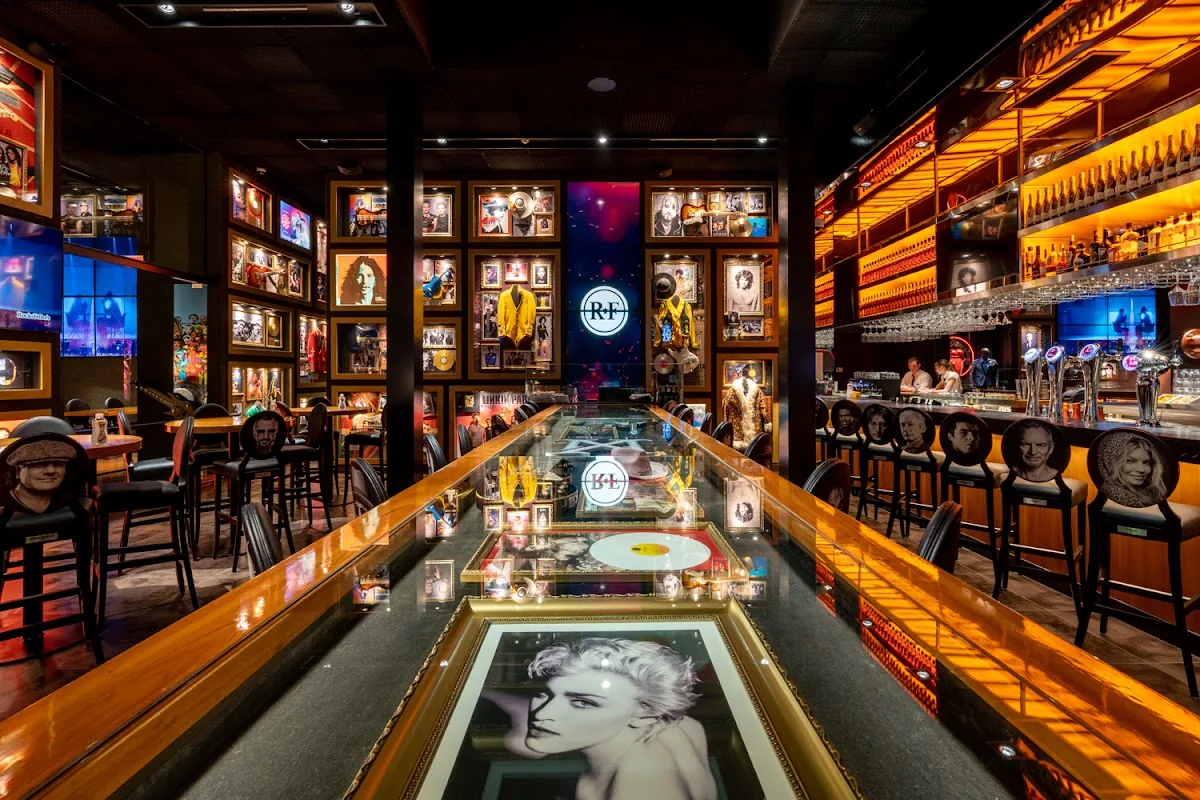 Rock&Feller’s Savoy gallery 2
