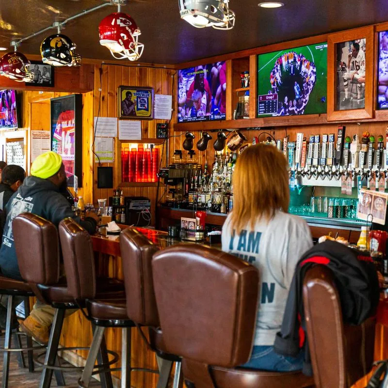 Truman’s Pizza Tavern gallery 2